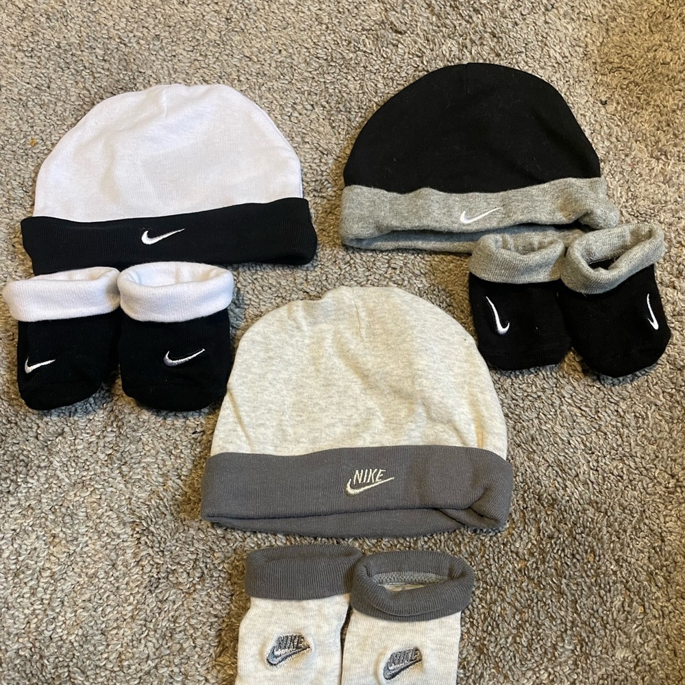Nike Kids' Black, White, and Gray Beanie and Booties Set
